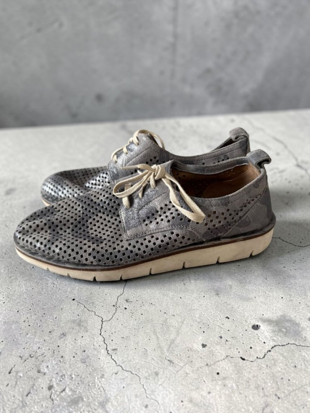 TRASK Silver Pewter Leather Sneakers Size 7.5
